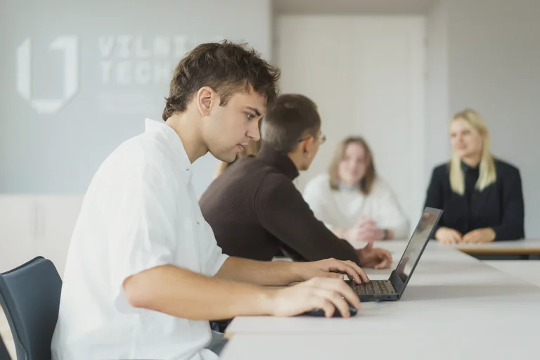 Technologijų karjeroje vien žinių nepakanka: ko dar reikia