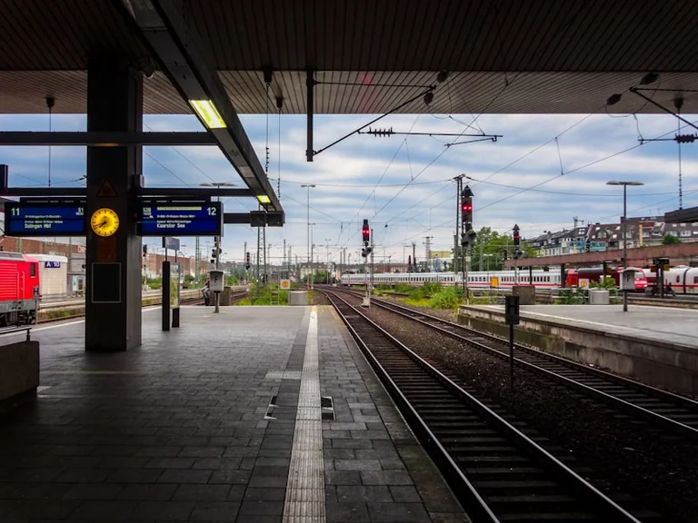 Traukiniu rugsėjo 9-ąją: reisą patikrinkite prieš išvykdami