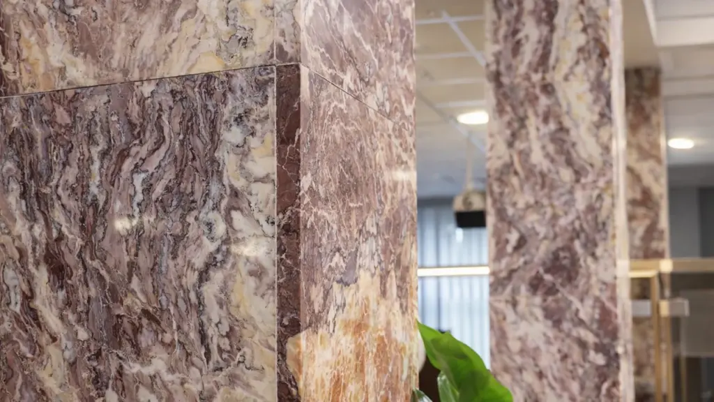 Buvęs banko pastatas Utenos centre gali įgyti naują paskirtį