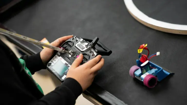 Klaipėdoje robotų kovos pasiekė rekordą: startavo per 180