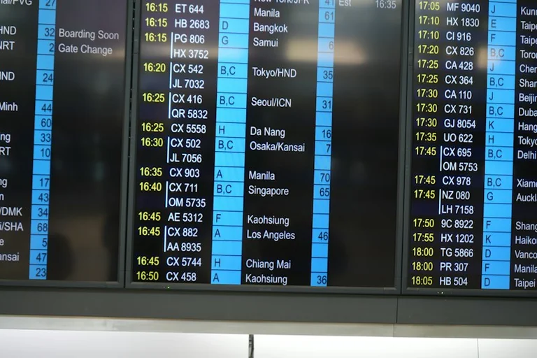 Vėluoja ar atšauktas skrydis: ką gali reikalauti keleivis